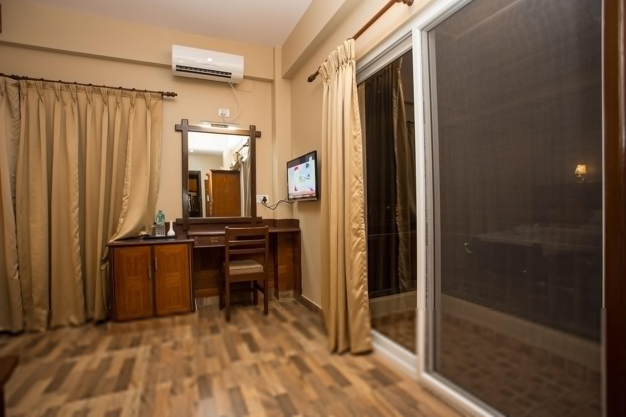 Pokhara Choice Inn Extérieur photo