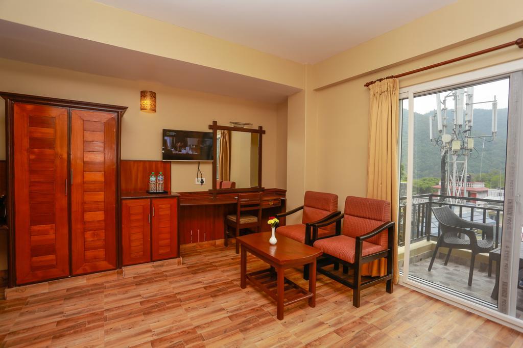 Pokhara Choice Inn Extérieur photo