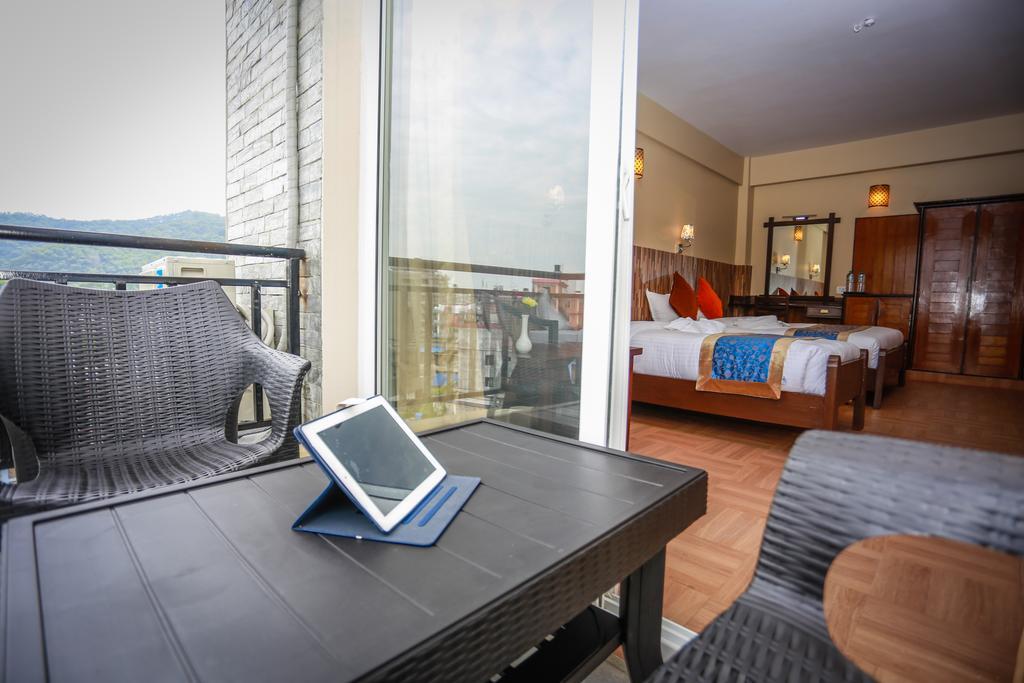 Pokhara Choice Inn Extérieur photo