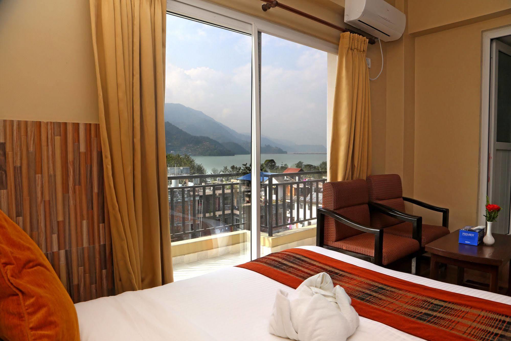 Pokhara Choice Inn Extérieur photo